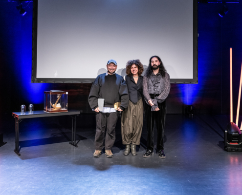 Drei Preisträger:innen beim Dokfest 2024: Agil Abdullayev (Golden Cube), Farah Kassem (lobende Erwähnung beim Goldenen Schlüssel), Husein Bastouni (Goldener Herkules)